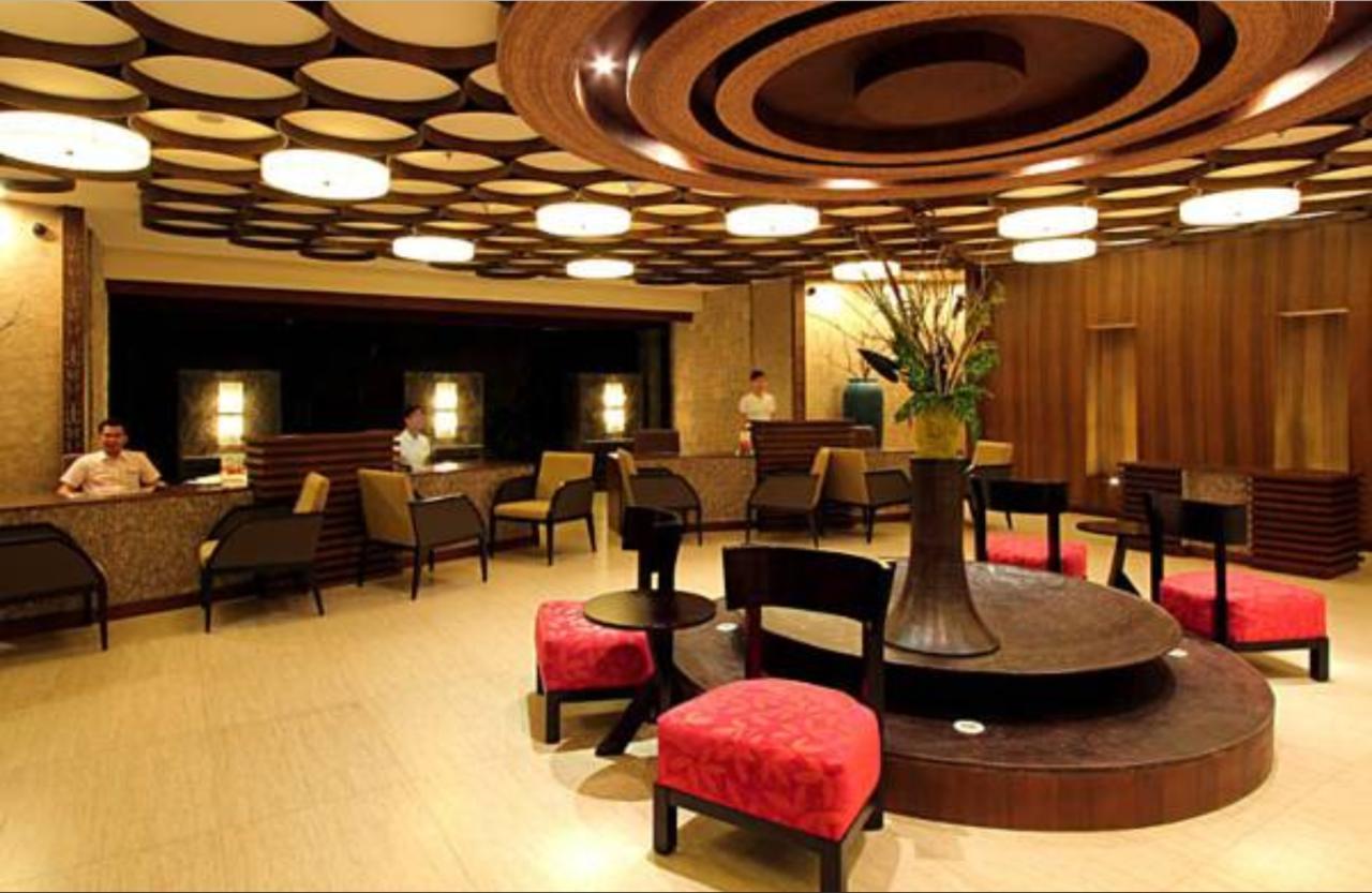The Bellevue Resort Панглао Екстер'єр фото The lounge at the airport