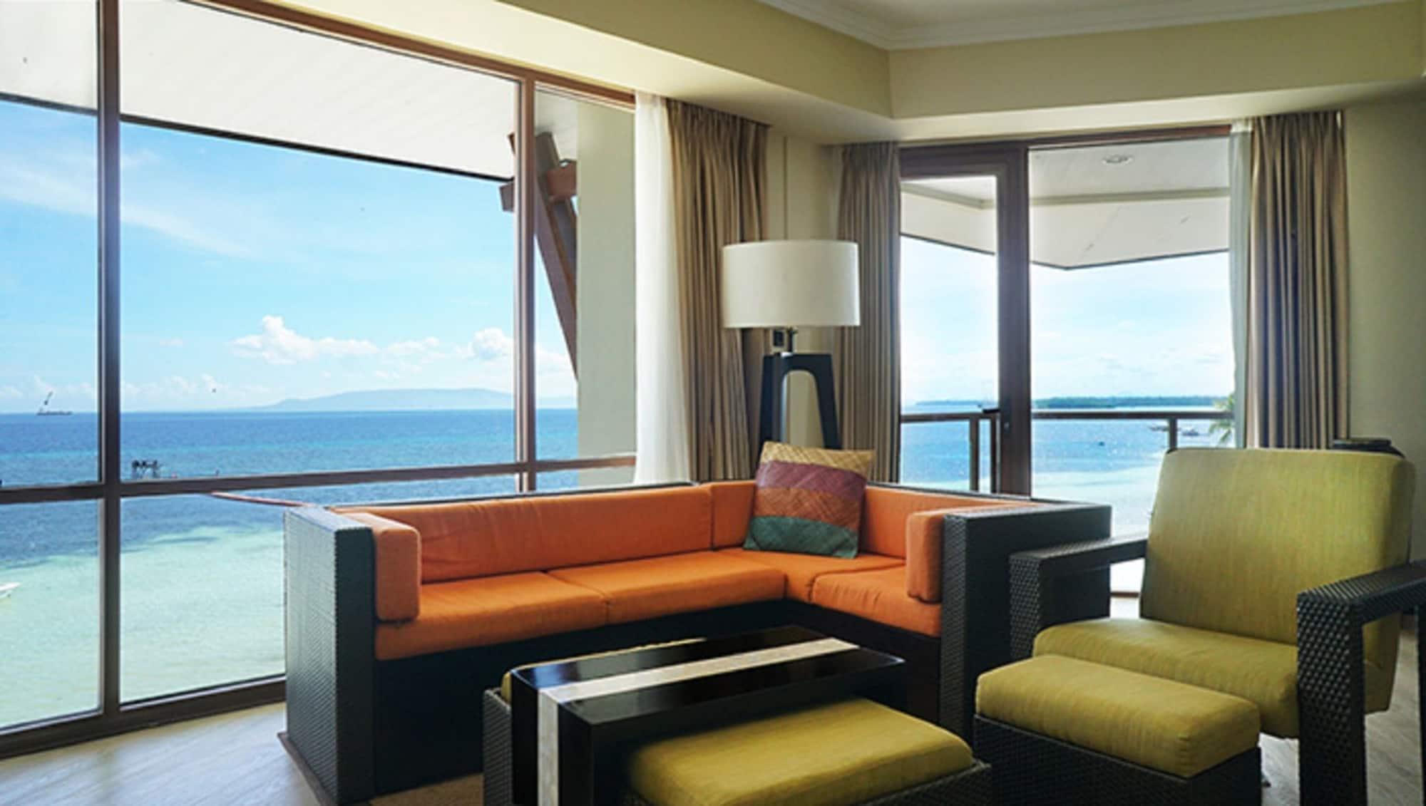 The Bellevue Resort Панглао Екстер'єр фото A living room at the Shangri-La at the Fort