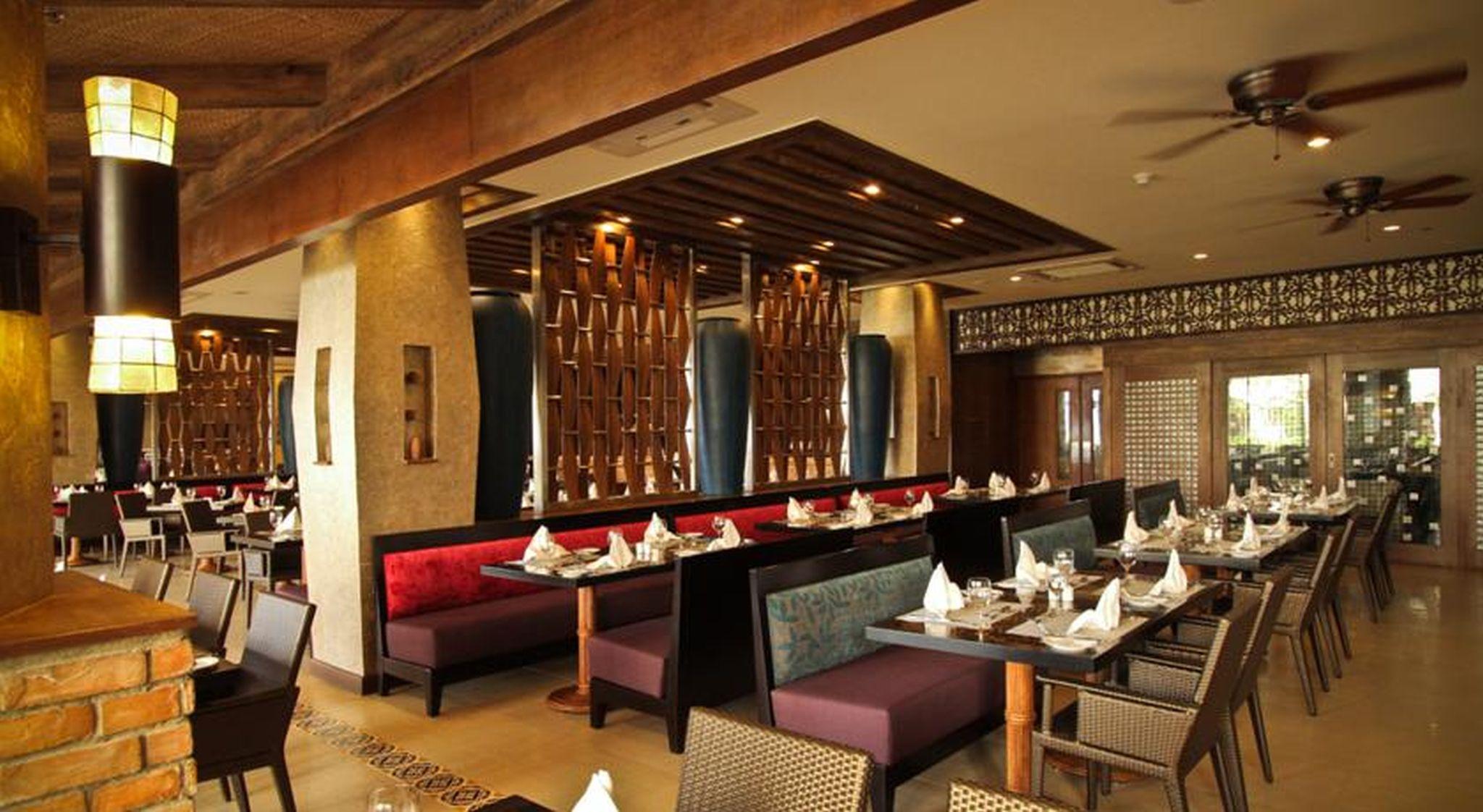 The Bellevue Resort Панглао Екстер'єр фото The interior of a restaurant