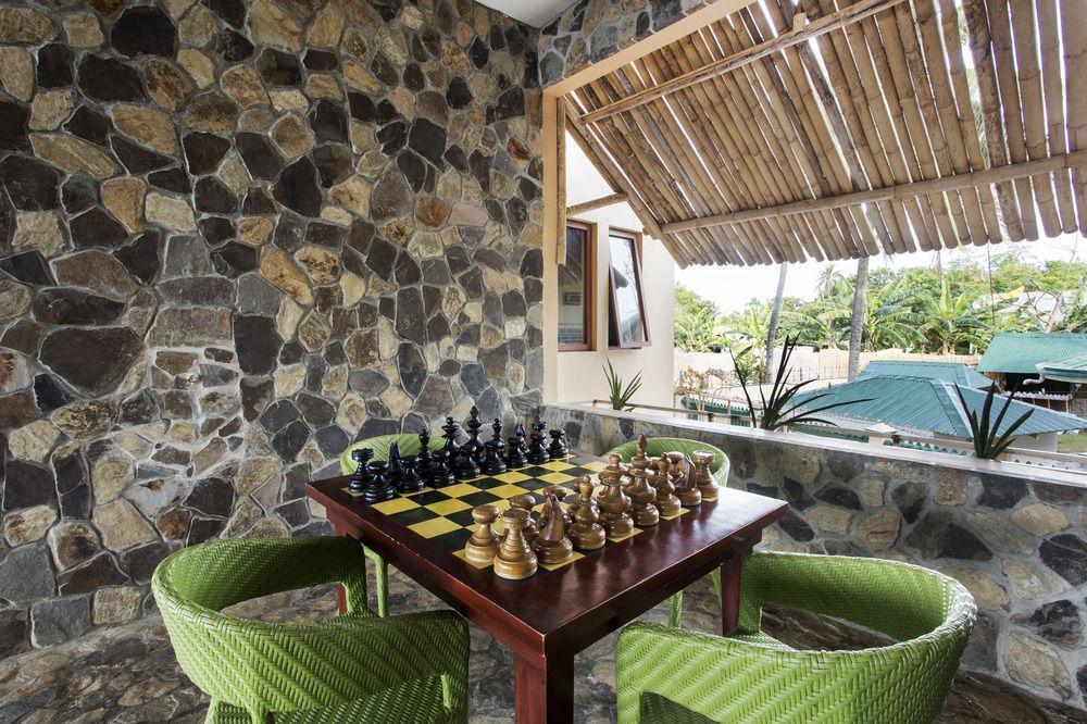 The Bellevue Resort Панглао Екстер'єр фото A game of chess at the resort