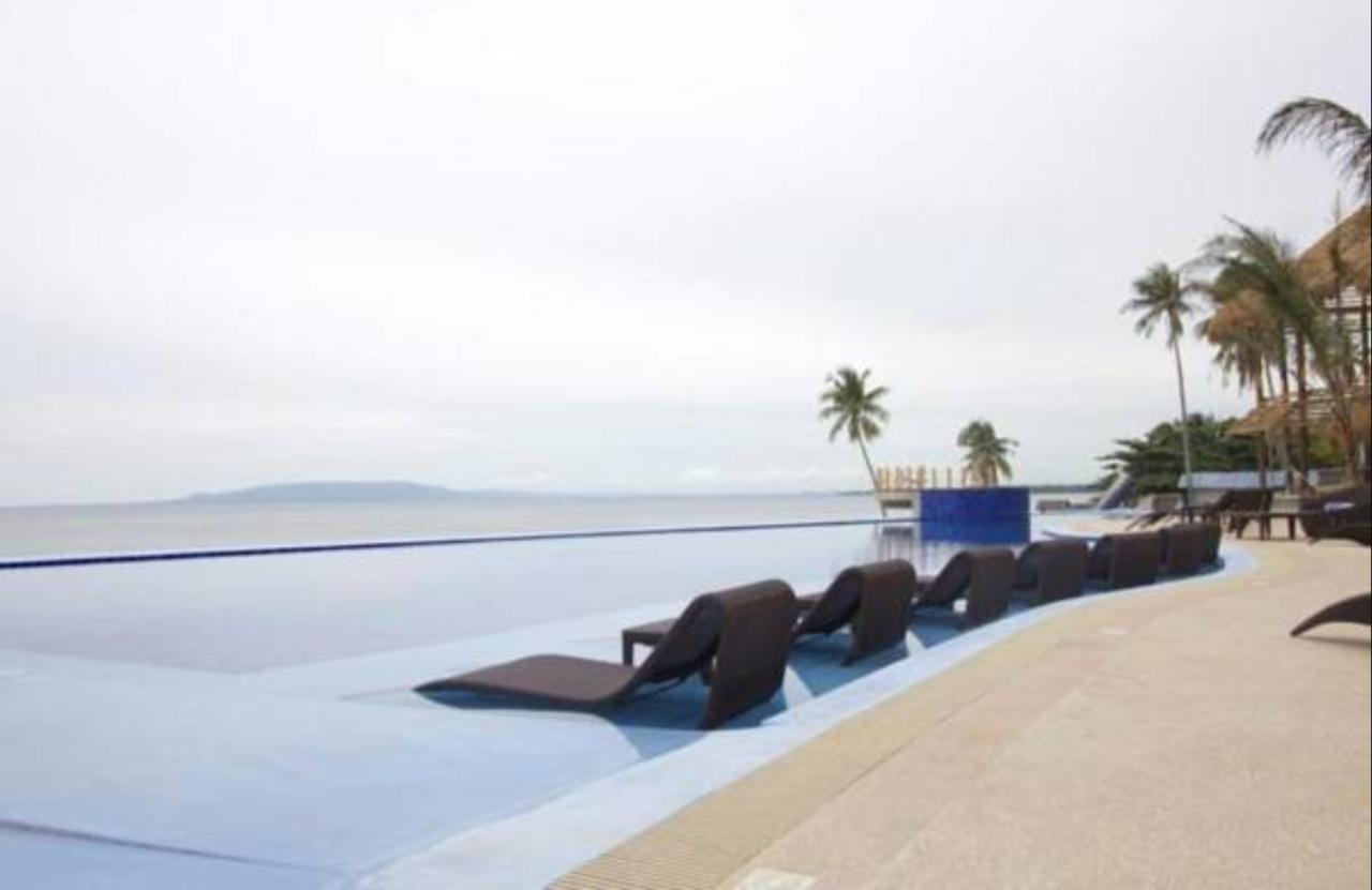 The Bellevue Resort Панглао Екстер'єр фото Infinity pool at the Shangri-La Tanjung Rhu, Malaysia