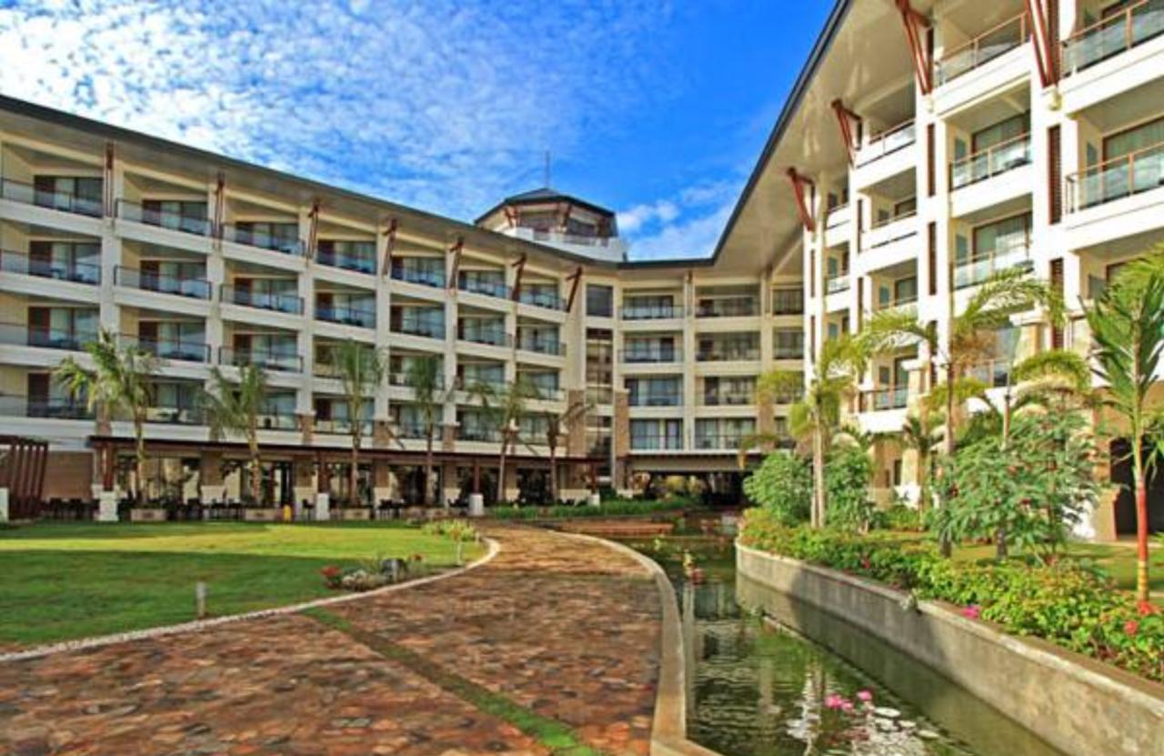 The Bellevue Resort Панглао Екстер'єр фото The hotel's main building
