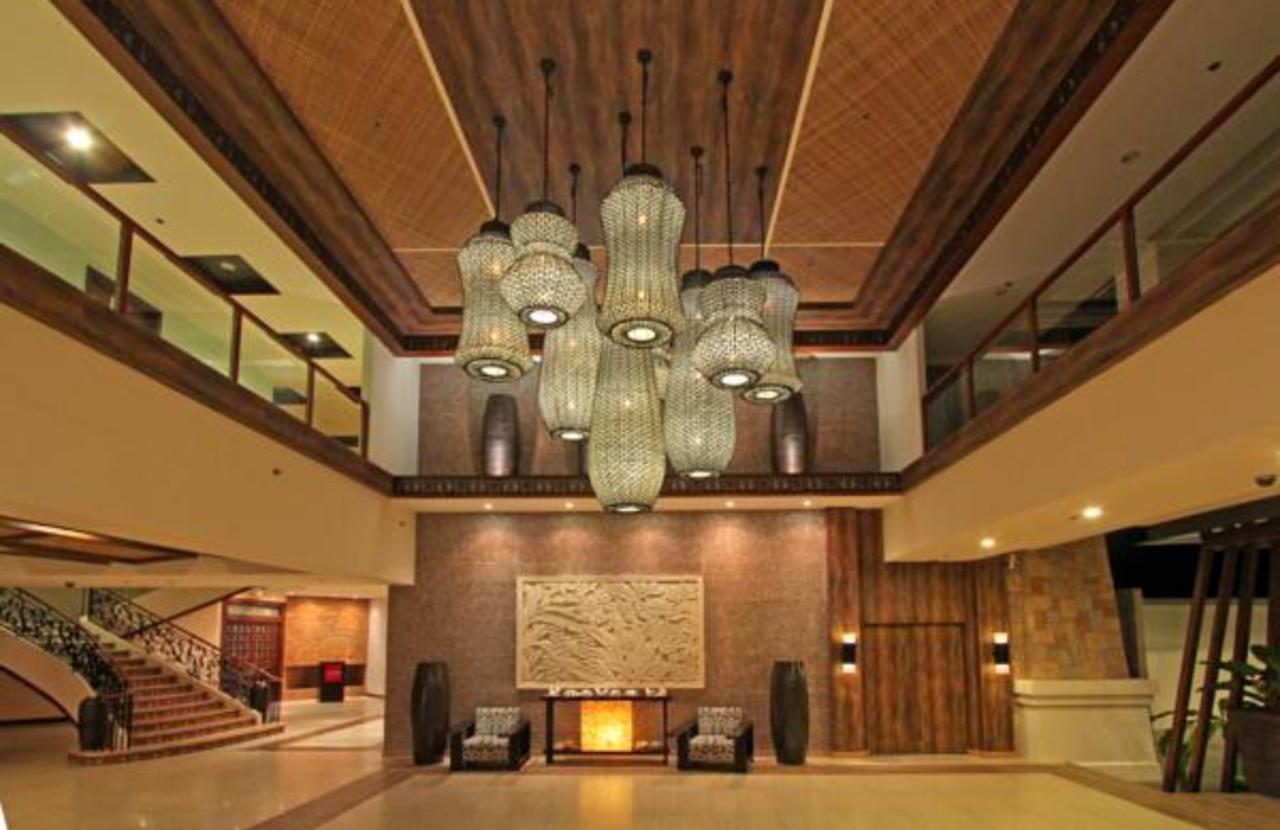 The Bellevue Resort Панглао Екстер'єр фото The lobby of the hotel