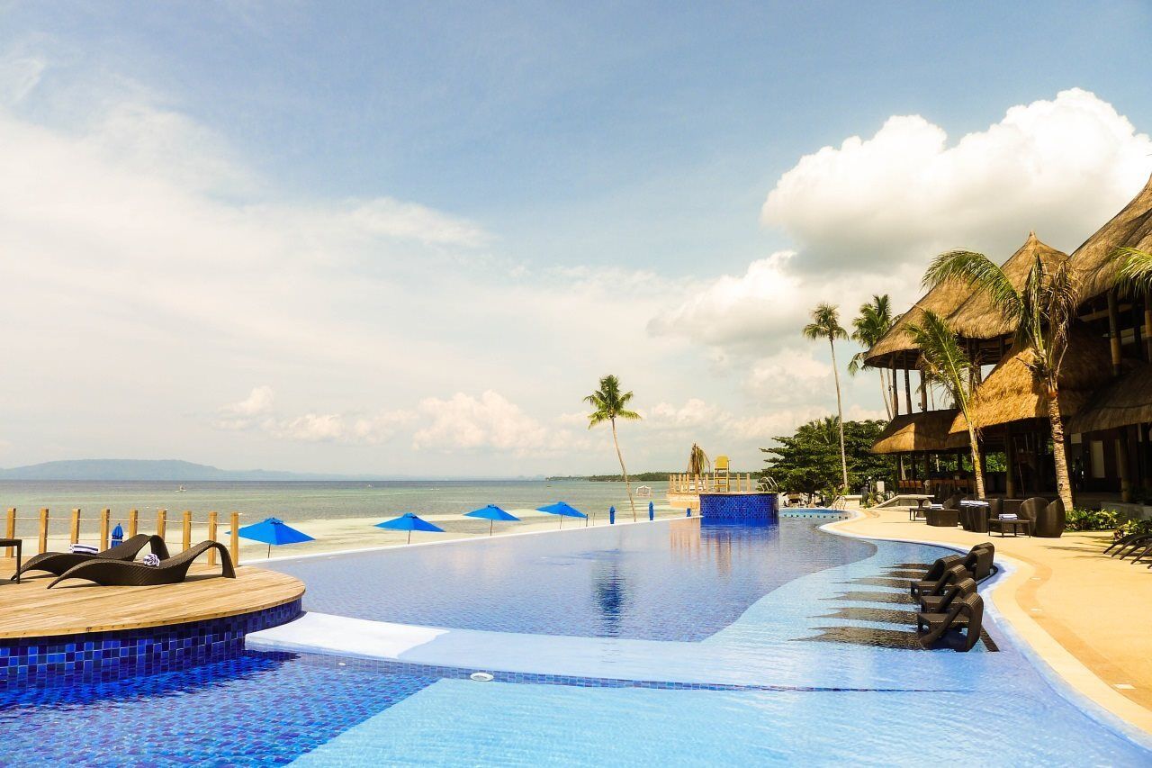 The Bellevue Resort Панглао Екстер'єр фото Infinity pool at the beach
